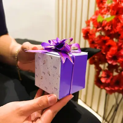 Uma caixa de presente personalizado